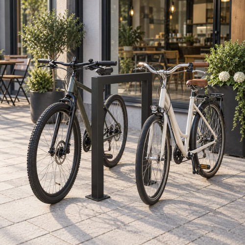 Stojak rowerowy kotwiony przed kawiarnią – 2 rowery