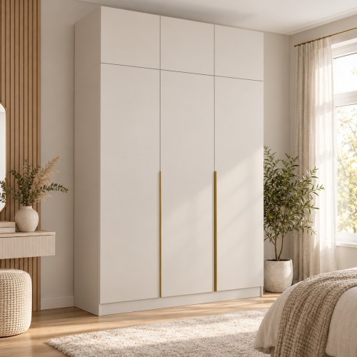 Szafa 3-drzwiowa 150 cm z 11 półkami i drążkiem, z nadstawkami, 250 cm Kaszmir, złote uchwyty – we wnętrzu
